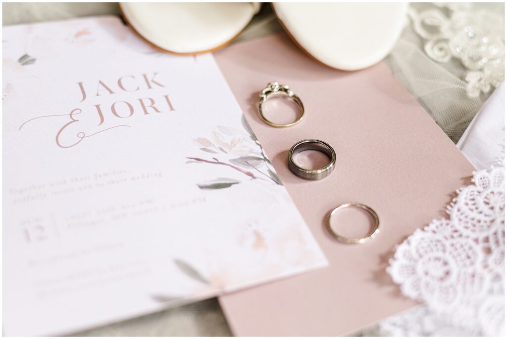 Wedding Details; invitation and wedding rings_Erica Johanna Photography